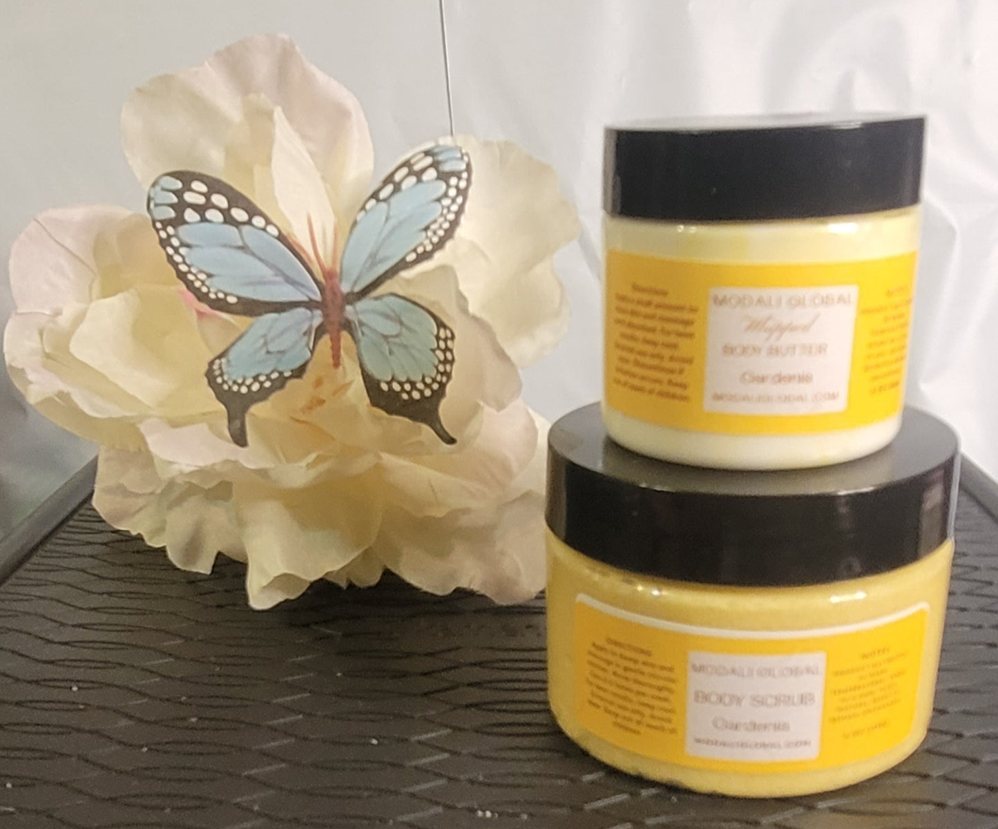 Holiday Gift Sets Available Now... 💛 Gardenia Scented 💛 4oz Body Scrub & 2oz Body Butter